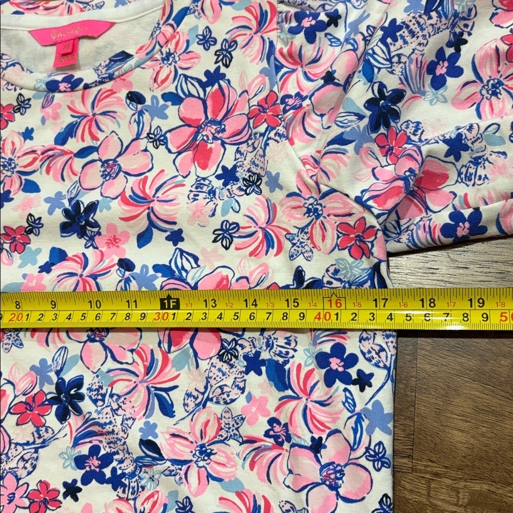 Lilly Pulitzer 3/4 Sleeve Sweatshirt size XS. Floral.  Crew neck. Puff sleeves. - Picture 6 of 10